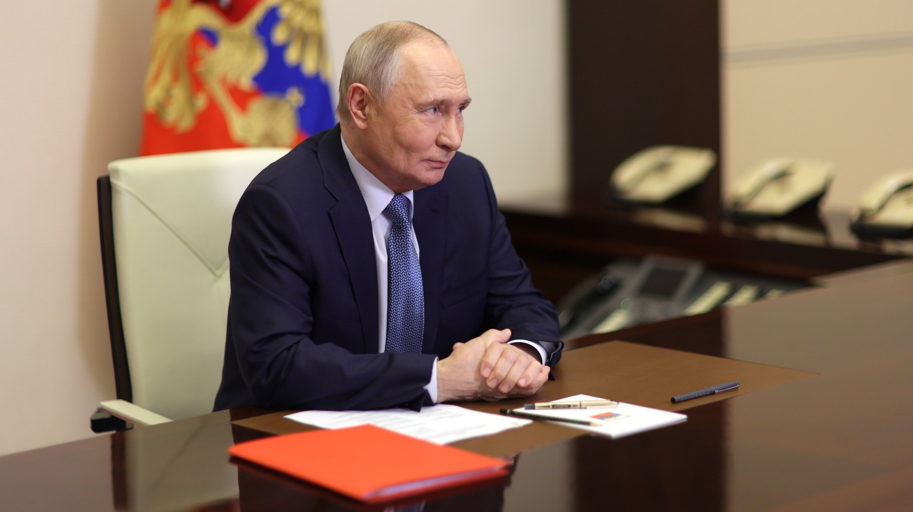 Владимир Путин поручил кабмину усилить правовую защиту медработников