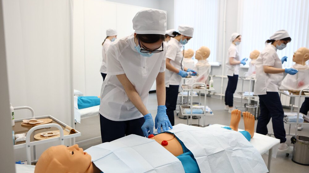 Медицина стала первым по популярности направлением у будущих абитуриентов вузов 2026 года